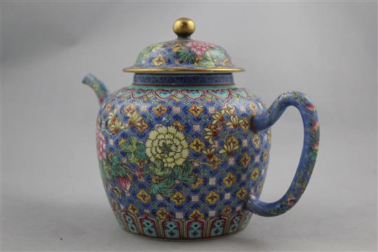 A Chinese famille rose enamelled porcelain wine pot and cover, 15cm